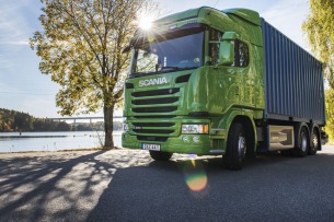 Risultati immagini per Scania autocarro diesel-elettrico P320 Hybrid.